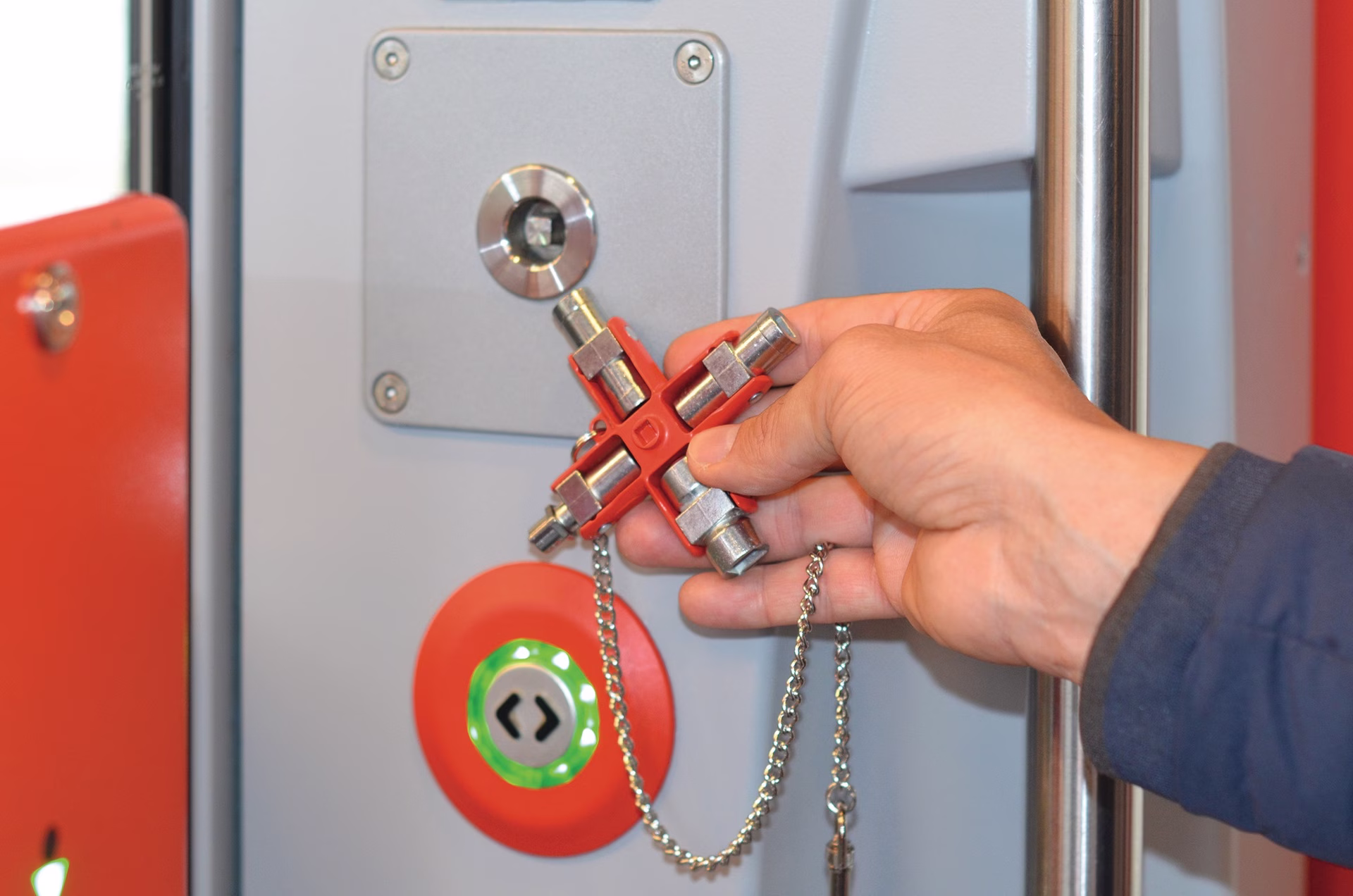 Doppel-Schaltschrankschlüssel SuBMaster 9 in 1 14 Funktionen m.Karab.h.an Kette