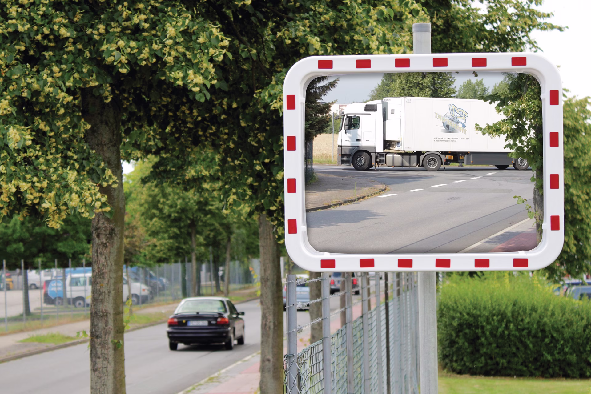 Verkehrsspiegel H600xB800mm Kunststoff,rot/weiß 22m
