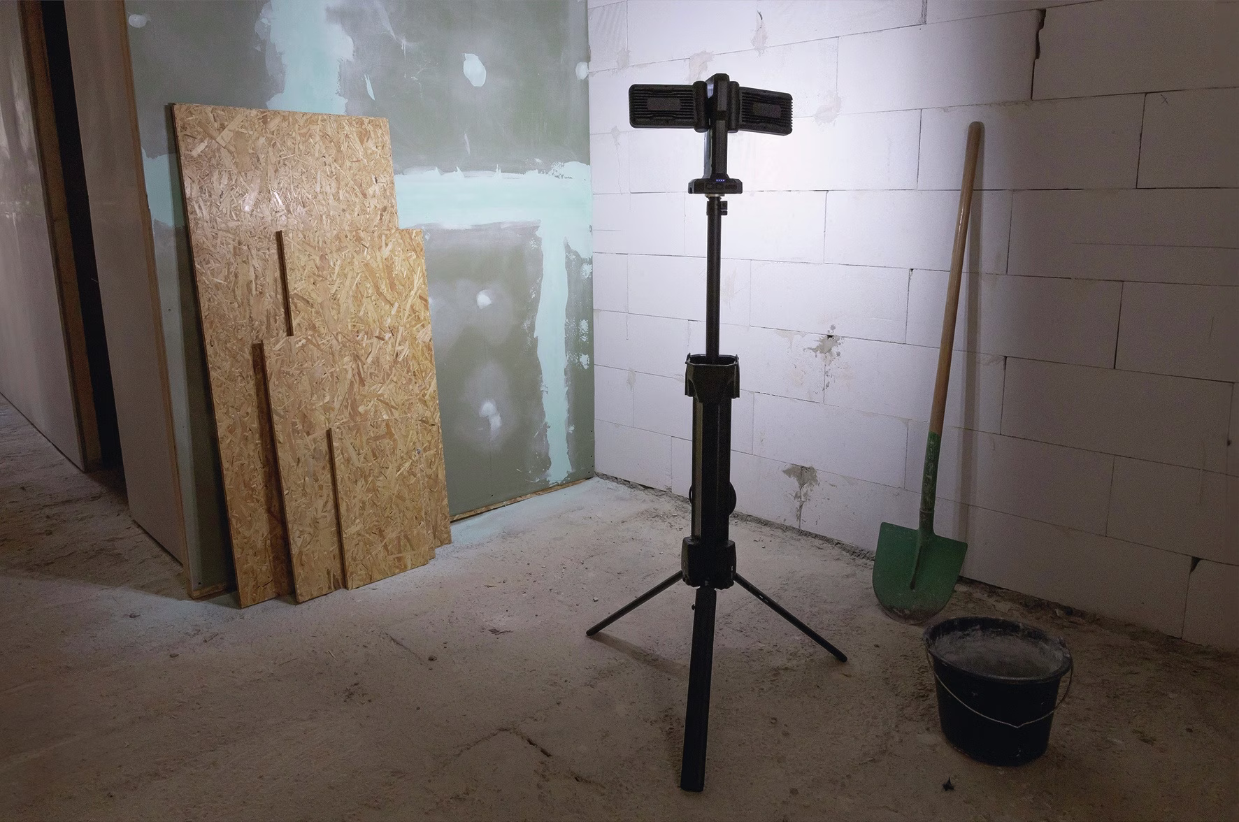 LED-Strahler Tripod Twin Head 72 W 11500 lm Li-Ion 4000 mAh 14,8V IPX4