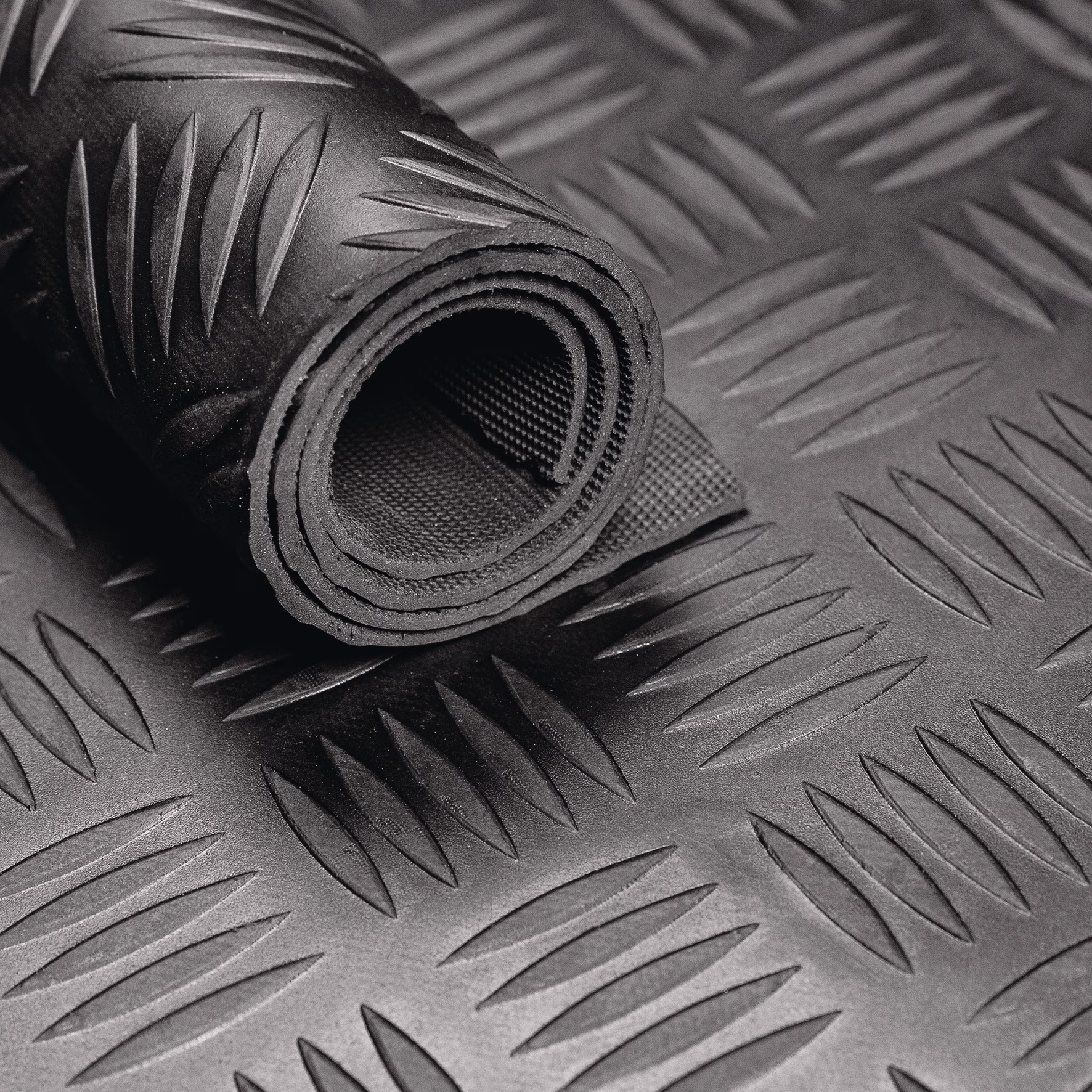 Gummihammerschlagmatte L.10m D.3mm schwarz NR/SBR o.Gewebeeinlage