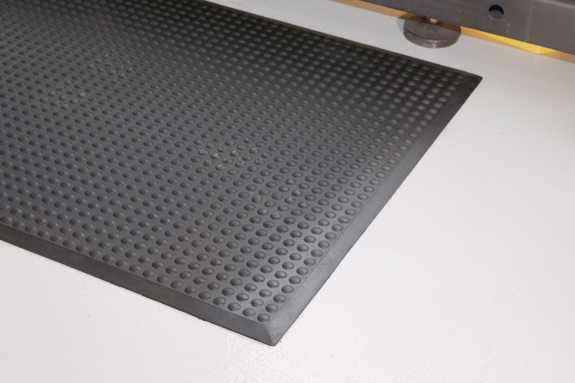Arbeitsplatzbodenbelag Fertigmatte L900xB600xS14mm schwarz SBR-Gummi