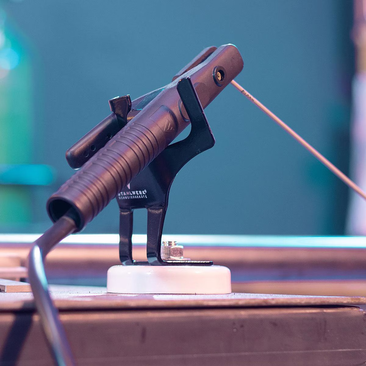 Elektrodenzangenhalter m.magnetischem Standfuß