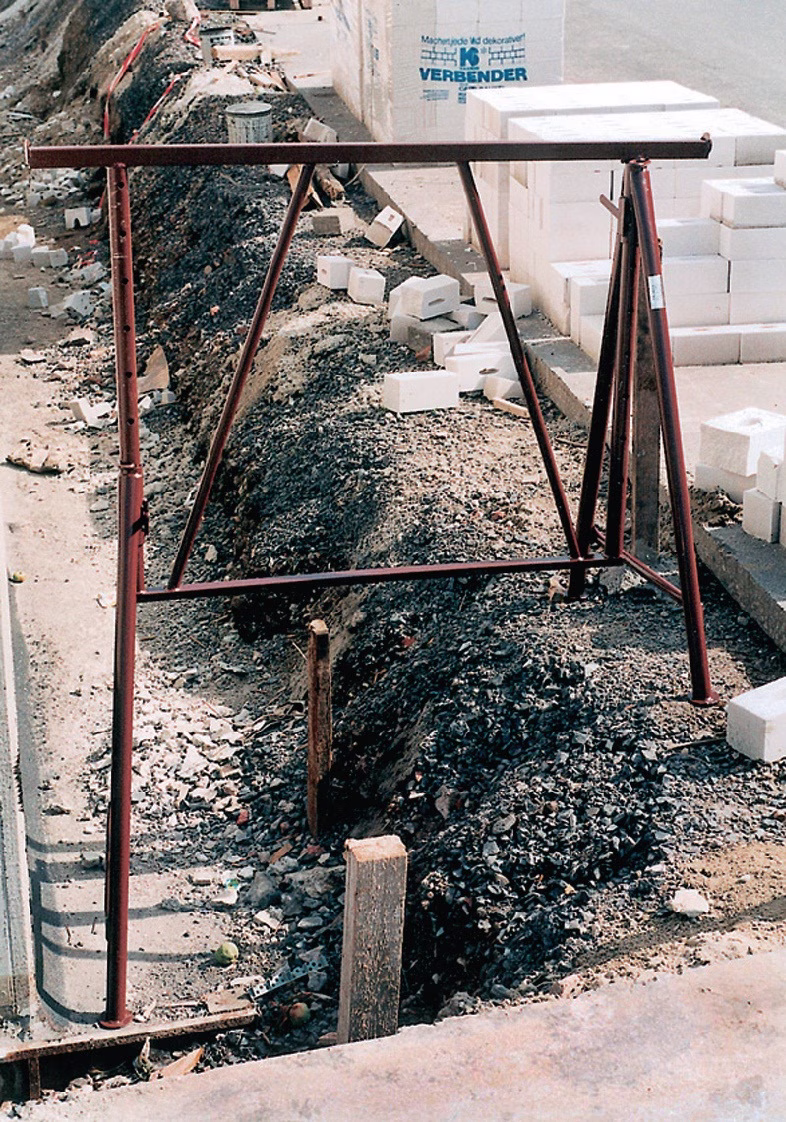 Stahlrohr-Gerüstbock,lack.B120xH75cm 75-130cm m.Pfostenhalterung